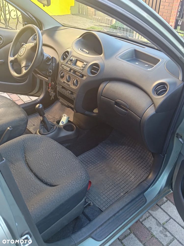 Toyota Yaris 1.0 Base - 11