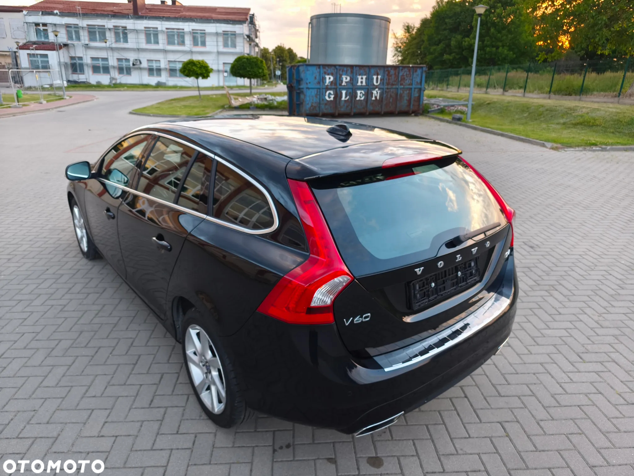 Volvo V60 D4 Drive-E Momentum - 3