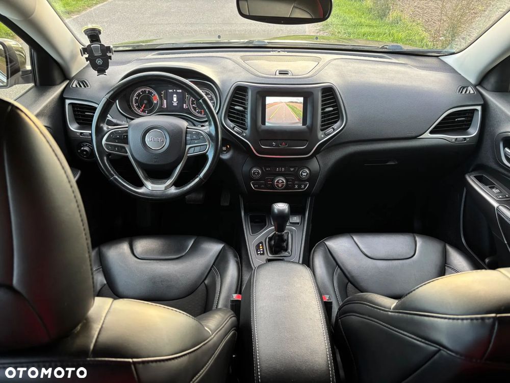 Jeep Cherokee - 22