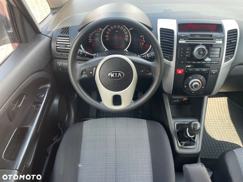 Kia Venga - 10