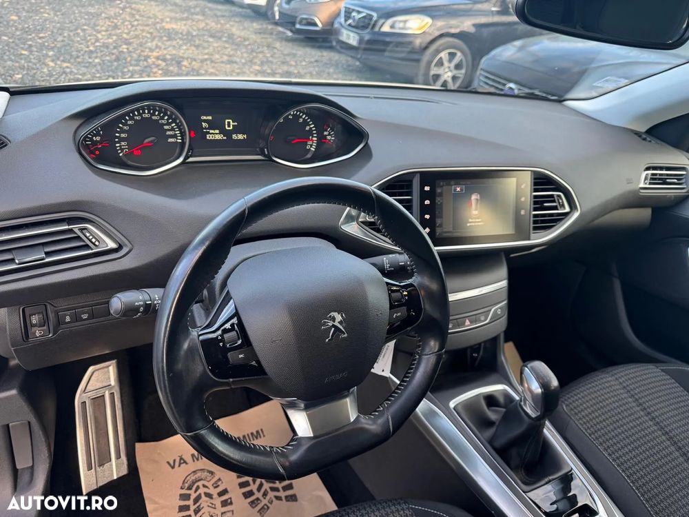 Peugeot 208 - 6