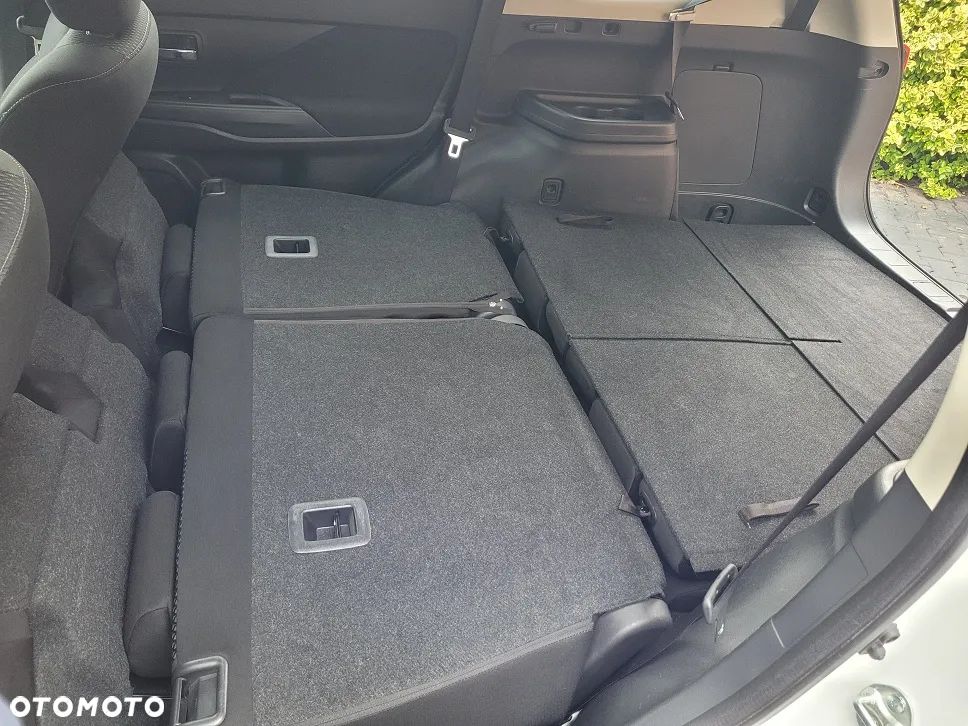 Mitsubishi Outlander 2.0 Intense + Navi 4WD CVT - 35