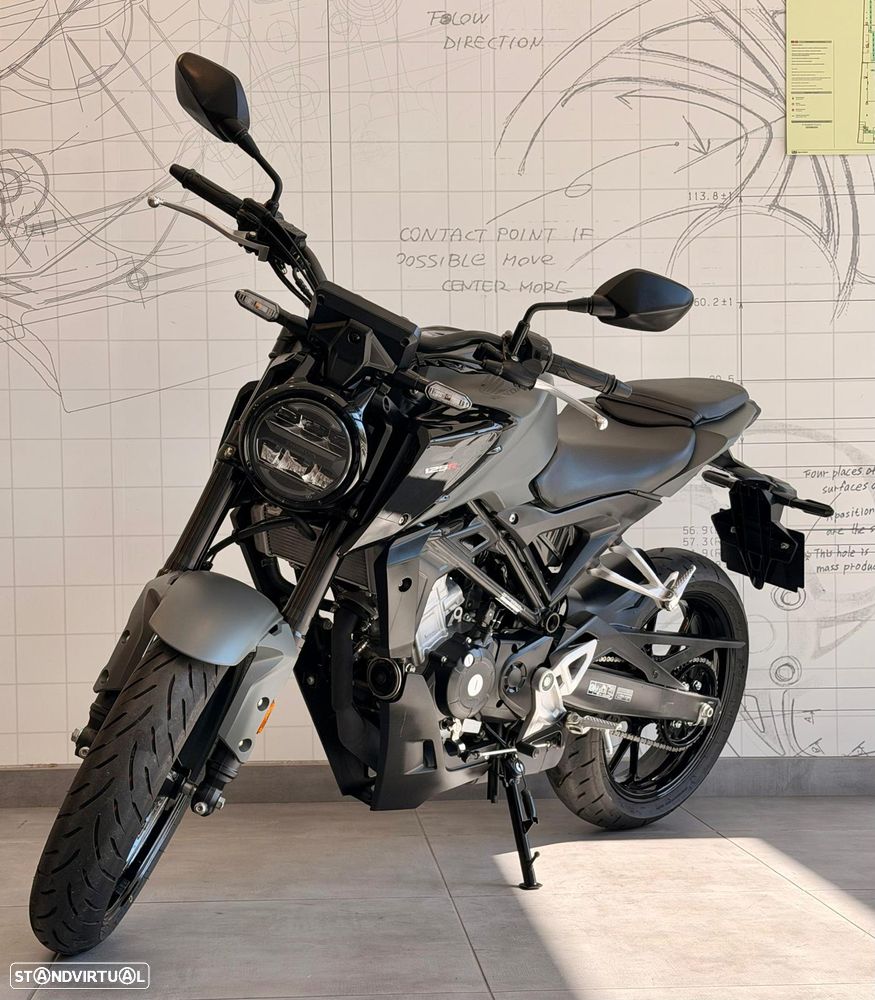 Honda CB 125R - 4