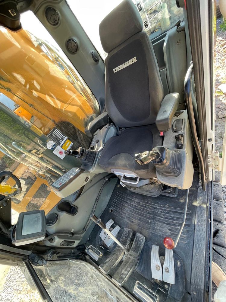 Liebherr R926 - 14