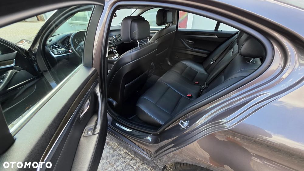 BMW Seria 5 528i Sport-Aut Luxury Line - 16