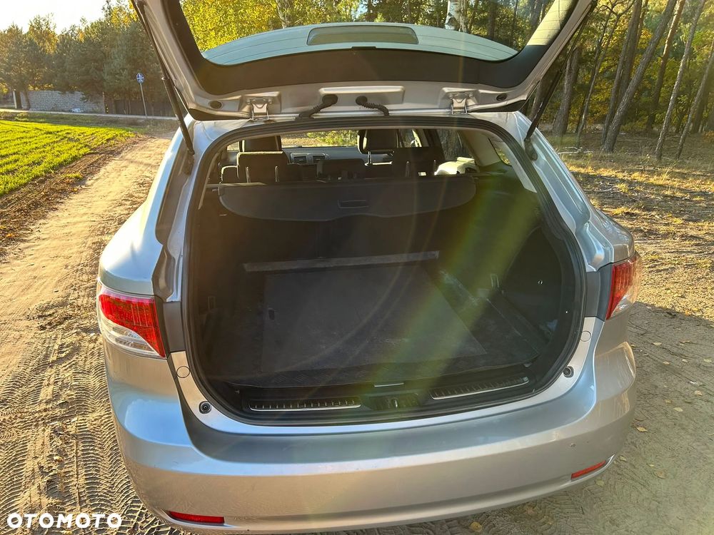 Toyota Avensis 1.8 Sol - 6