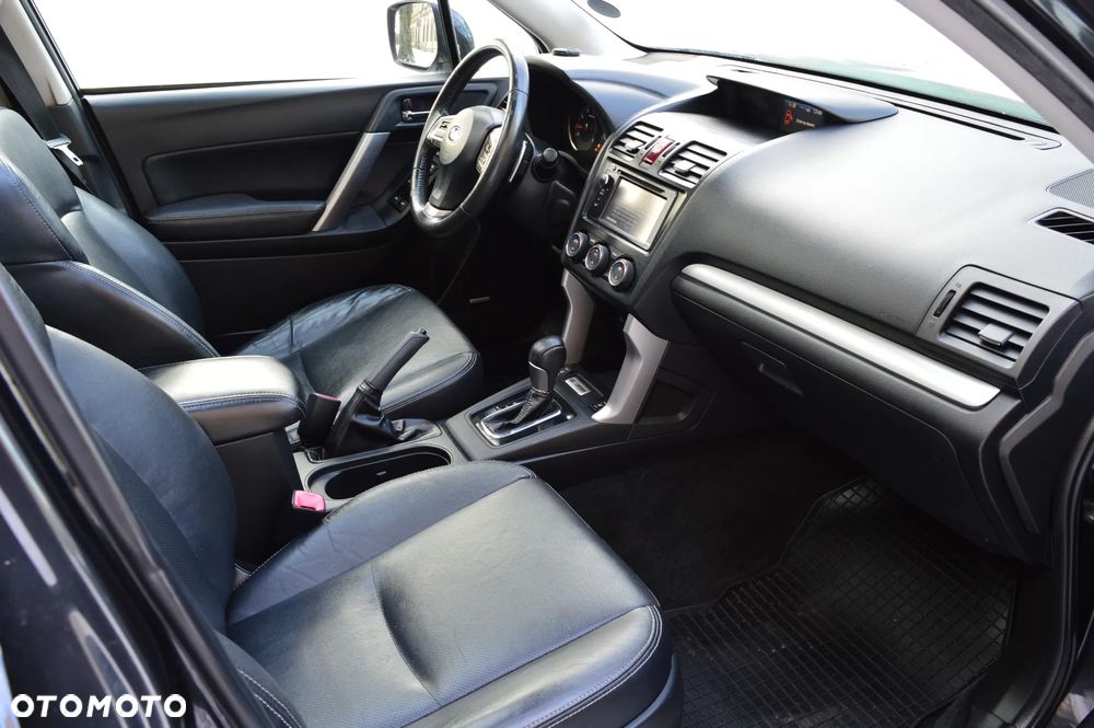 Subaru Forester 2.0XT Platinum Lineartronic - 14