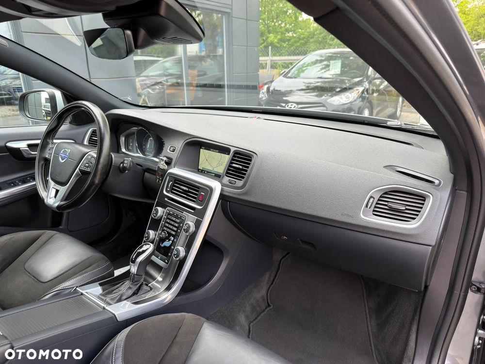 Volvo V60 D3 Drive-E R-Design Momentum - 30