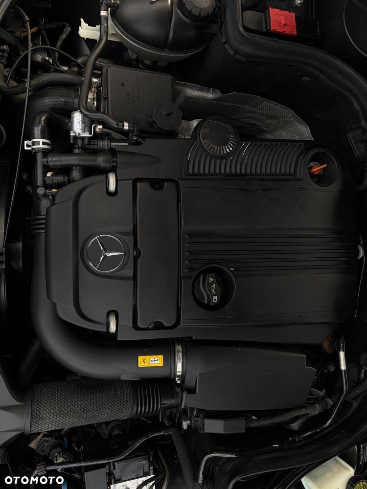Mercedes-Benz Klasa C 180 CGI Automatik BlueEFFICIENCY Avantgarde - 16