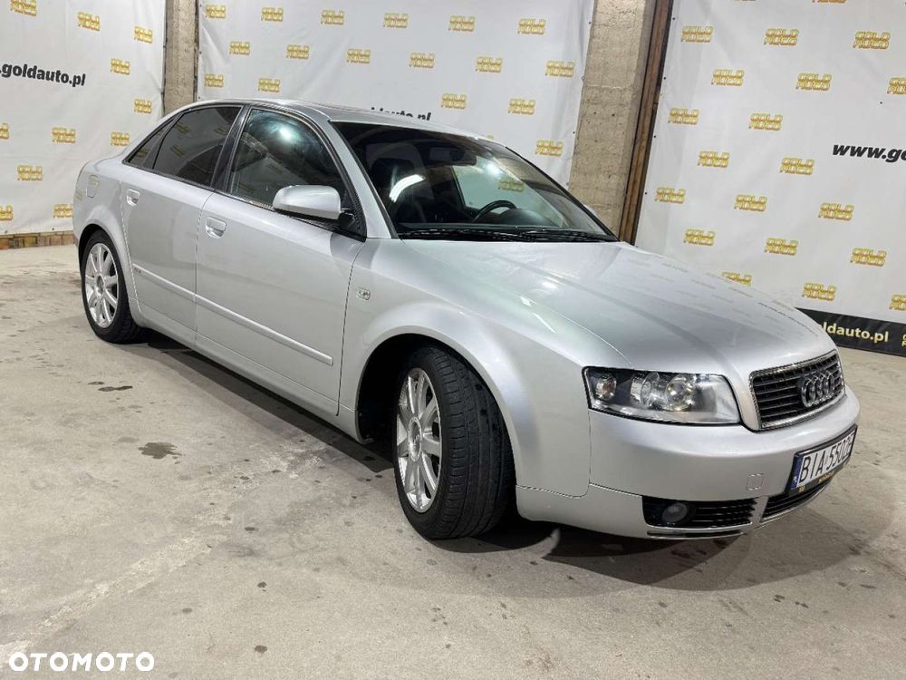 Audi A4 Limousine - 8