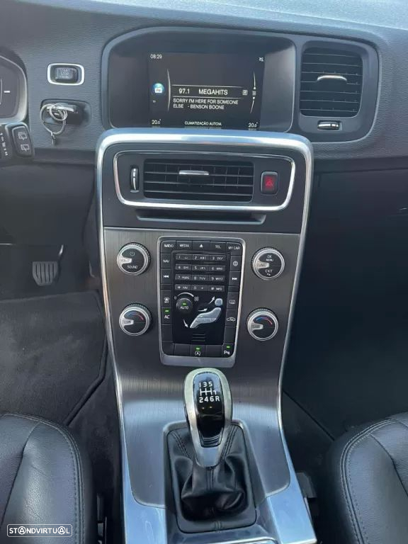 Volvo V60 2.0 D2 Momentum Drive - 7