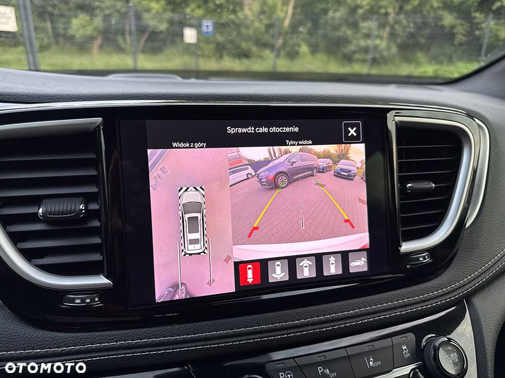 Chrysler Pacifica - 27