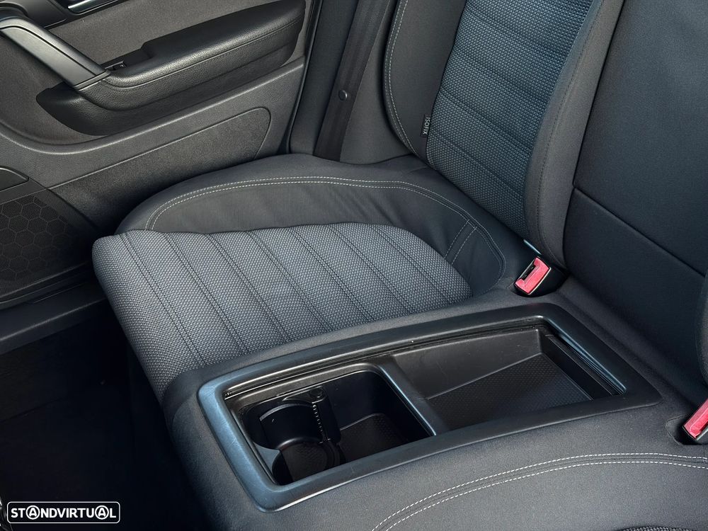 VW Passat CC 2.0 TDi BlueMotion - 23