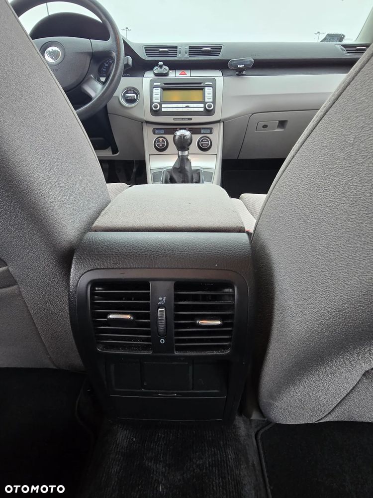 Volkswagen Passat 1.9 TDI Comfortline - 22