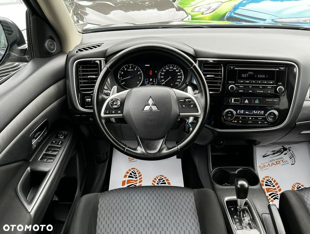 Mitsubishi Outlander 2.0 Instyle + 4WD CVT - 16