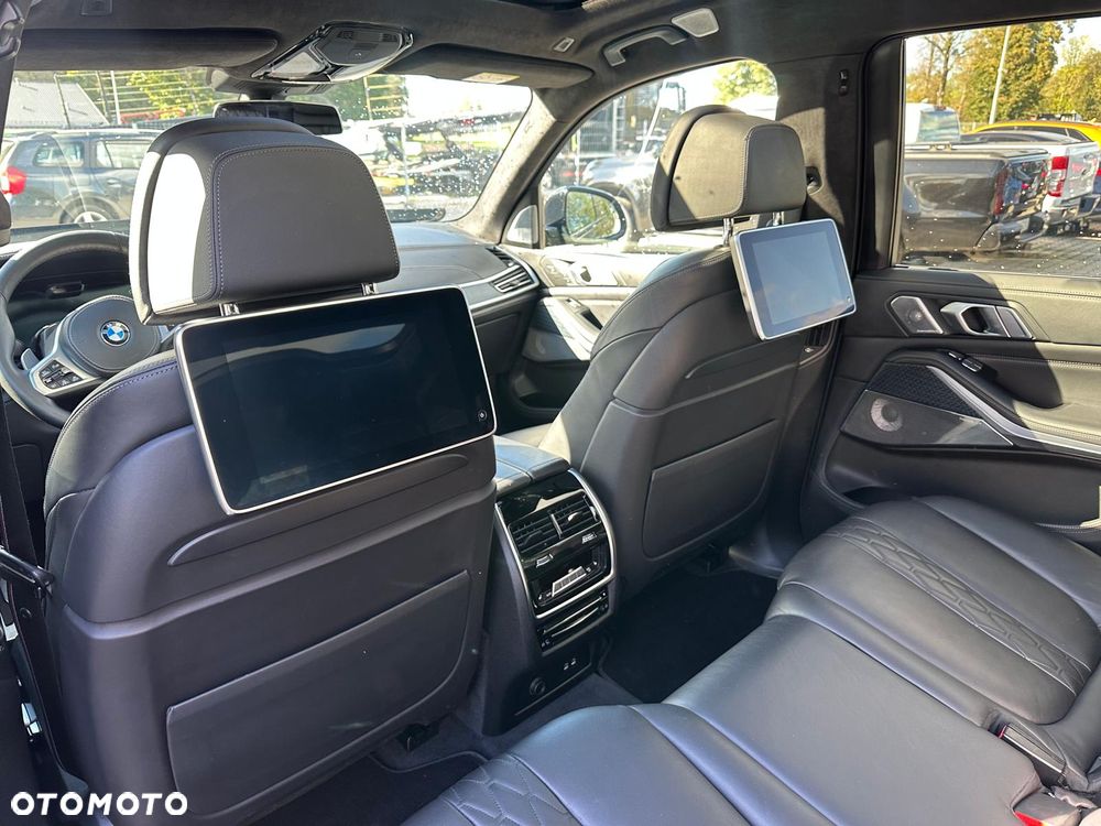 BMW X7 M50i sport - 11