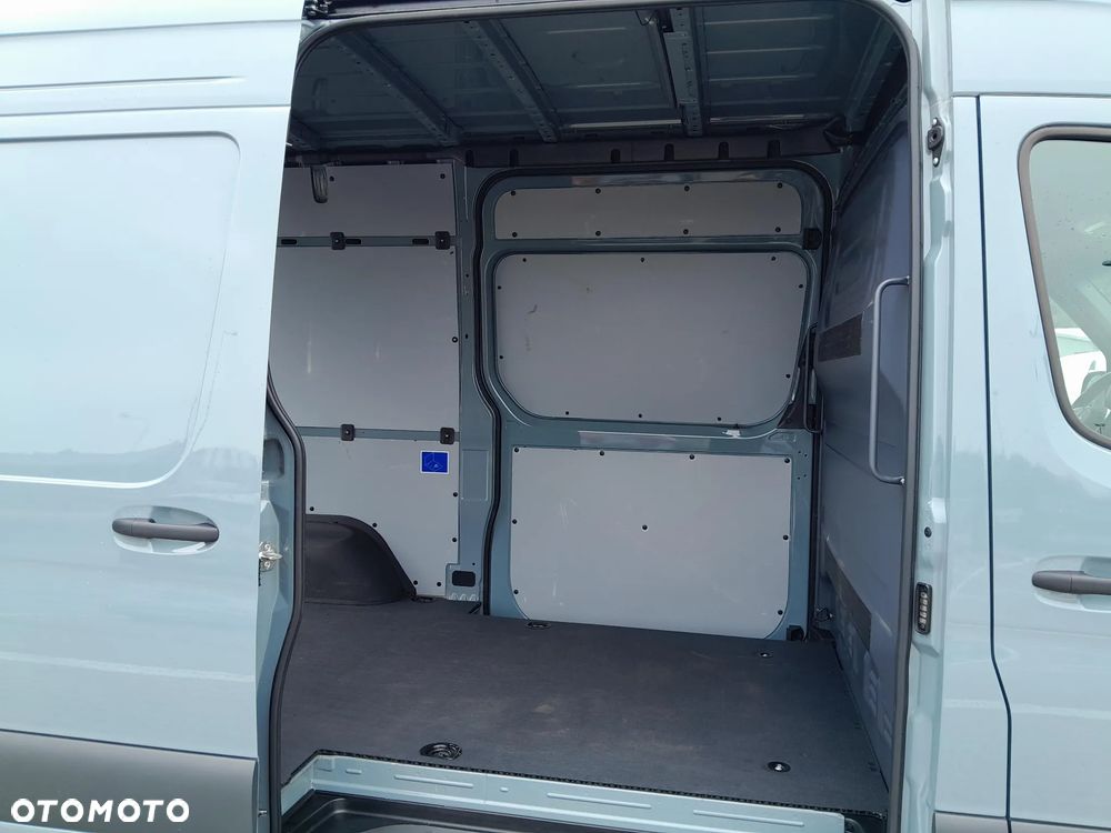 Mercedes-Benz Sprinter - 16