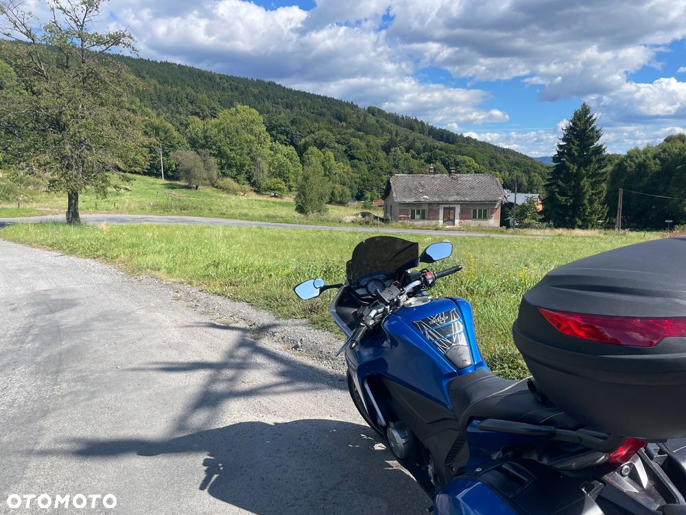 Honda VFR - 25