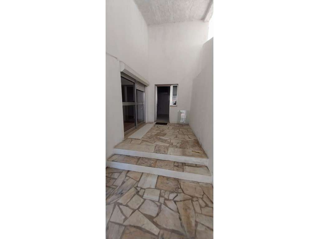 Para investimento c/ CAPITAL PRÓPRIO: T2 com páteo Abrantes - Grande imagem: 4/18