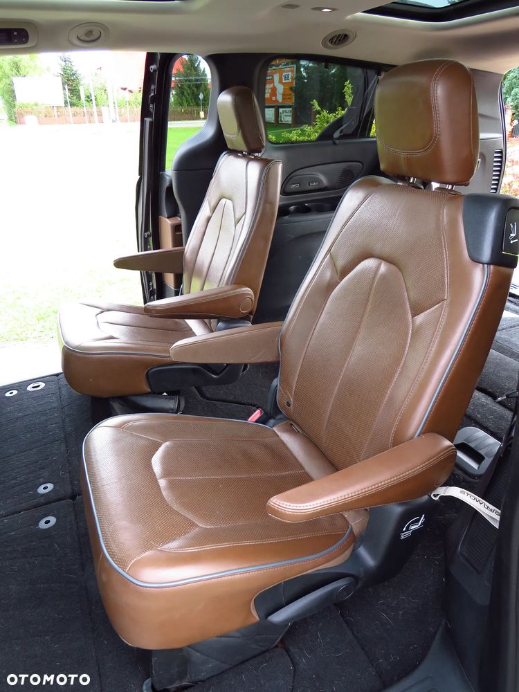 Chrysler Pacifica - 32