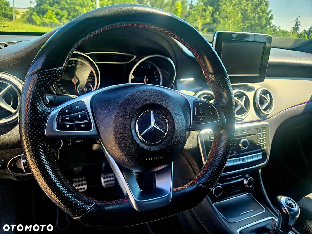 Mercedes-Benz CLA 180 AMG Line - 14