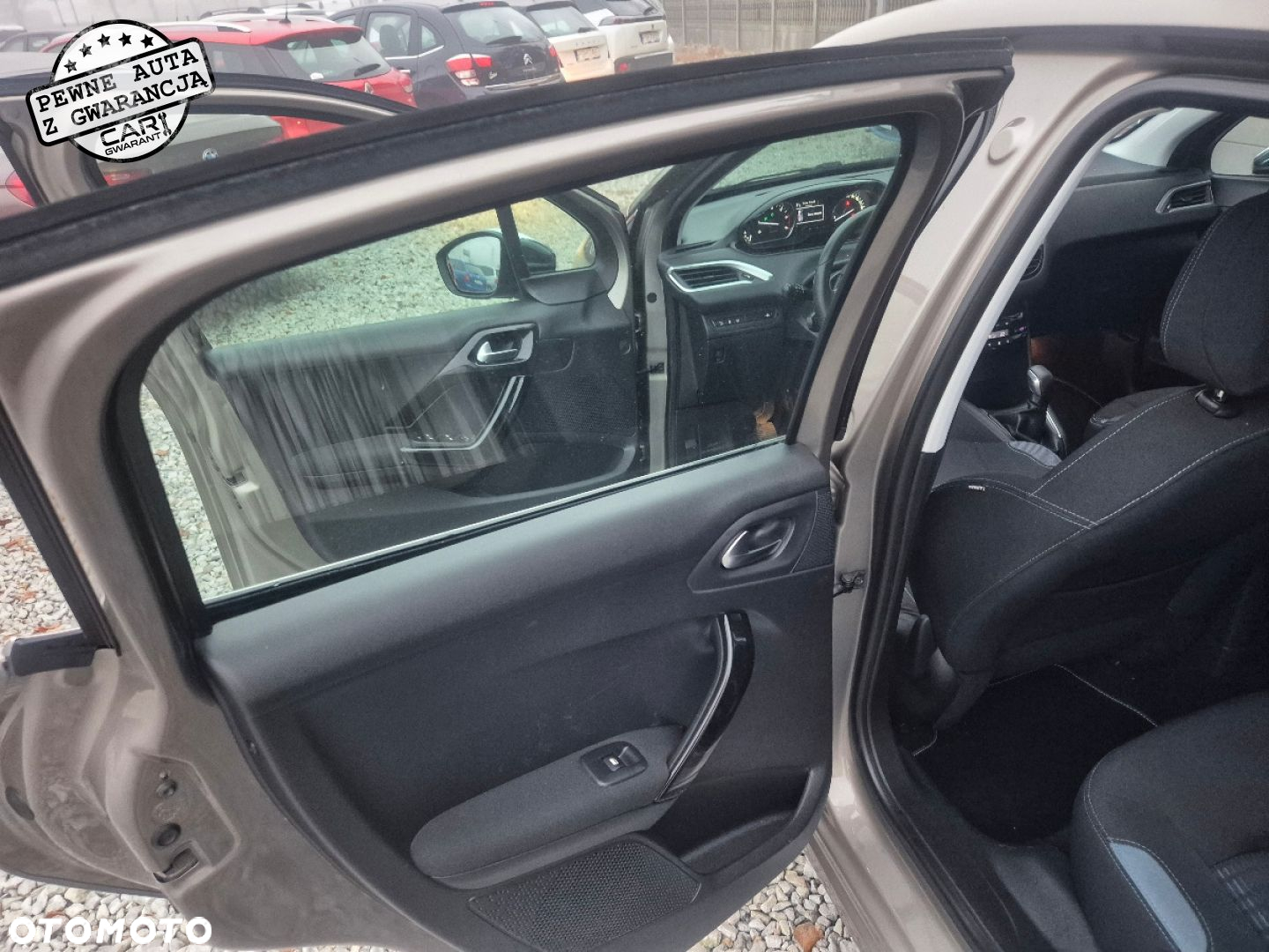 Peugeot 208 - 13