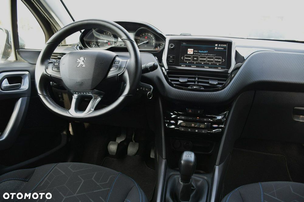 Peugeot 2008 1.2 Pure Tech Style - 17