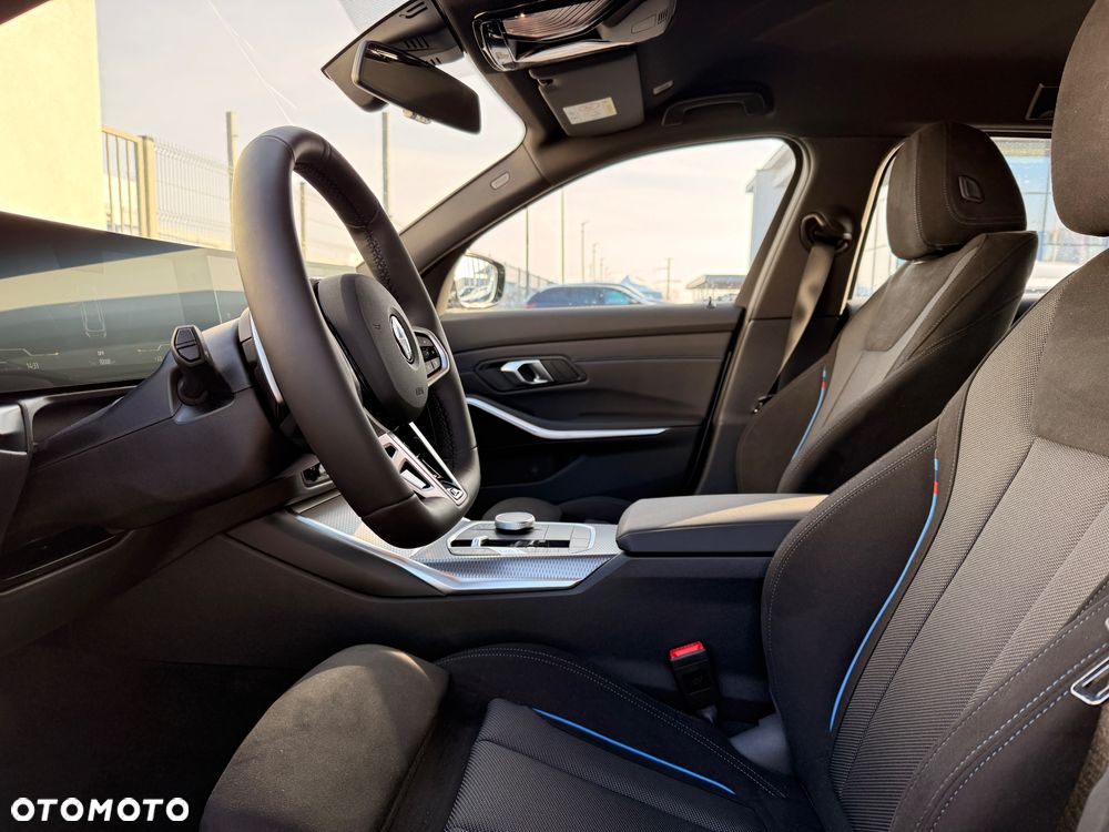 BMW Seria 3 330i xDrive M Sport - 12