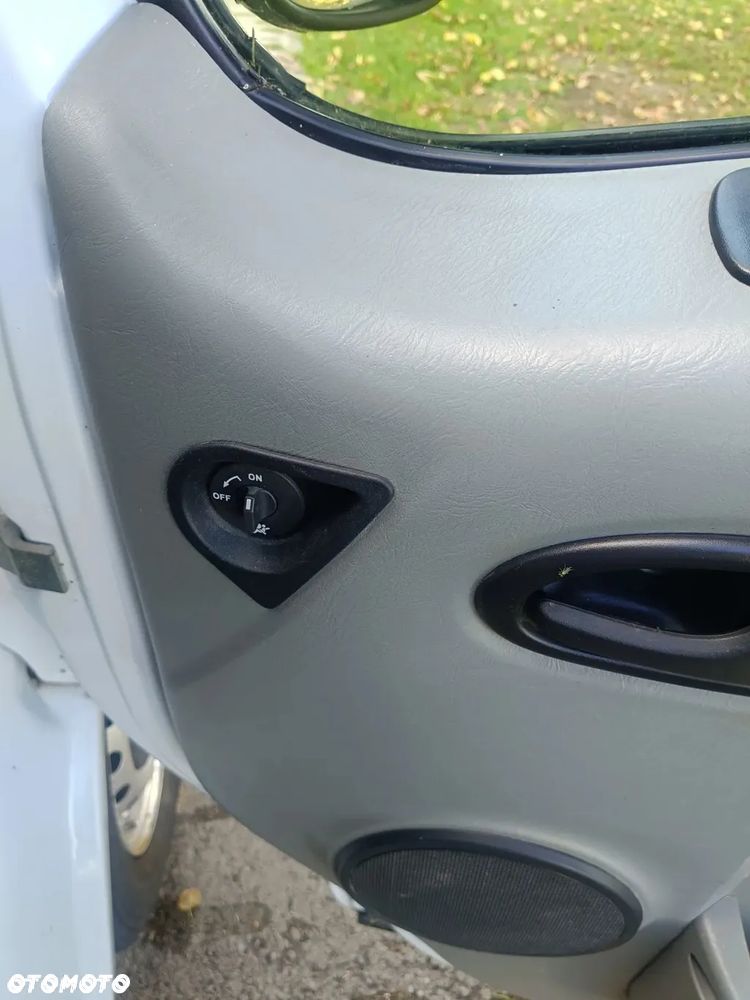 Renault Trafic - 11
