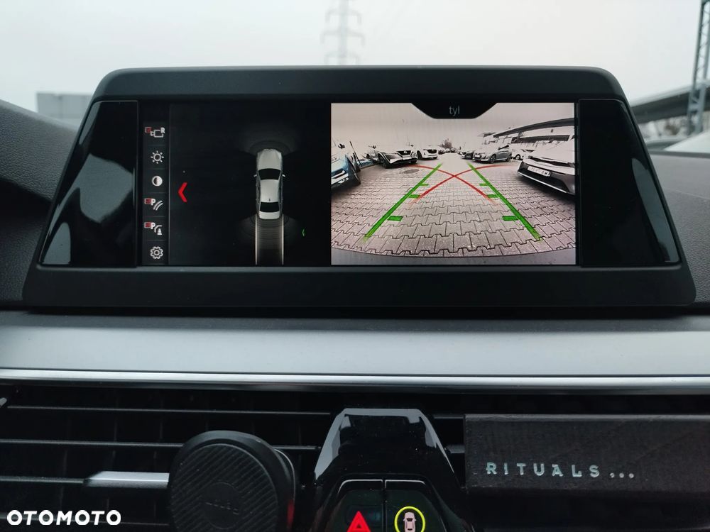 BMW Seria 5 530i xDrive Sport - 10