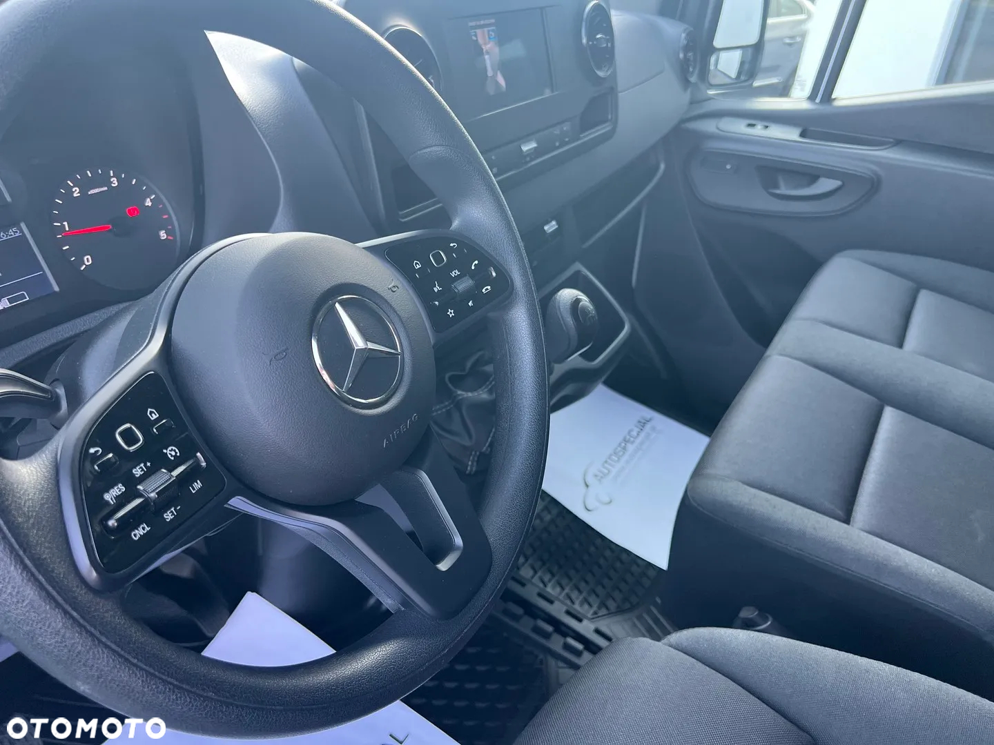 Mercedes-Benz Sprinter - 13
