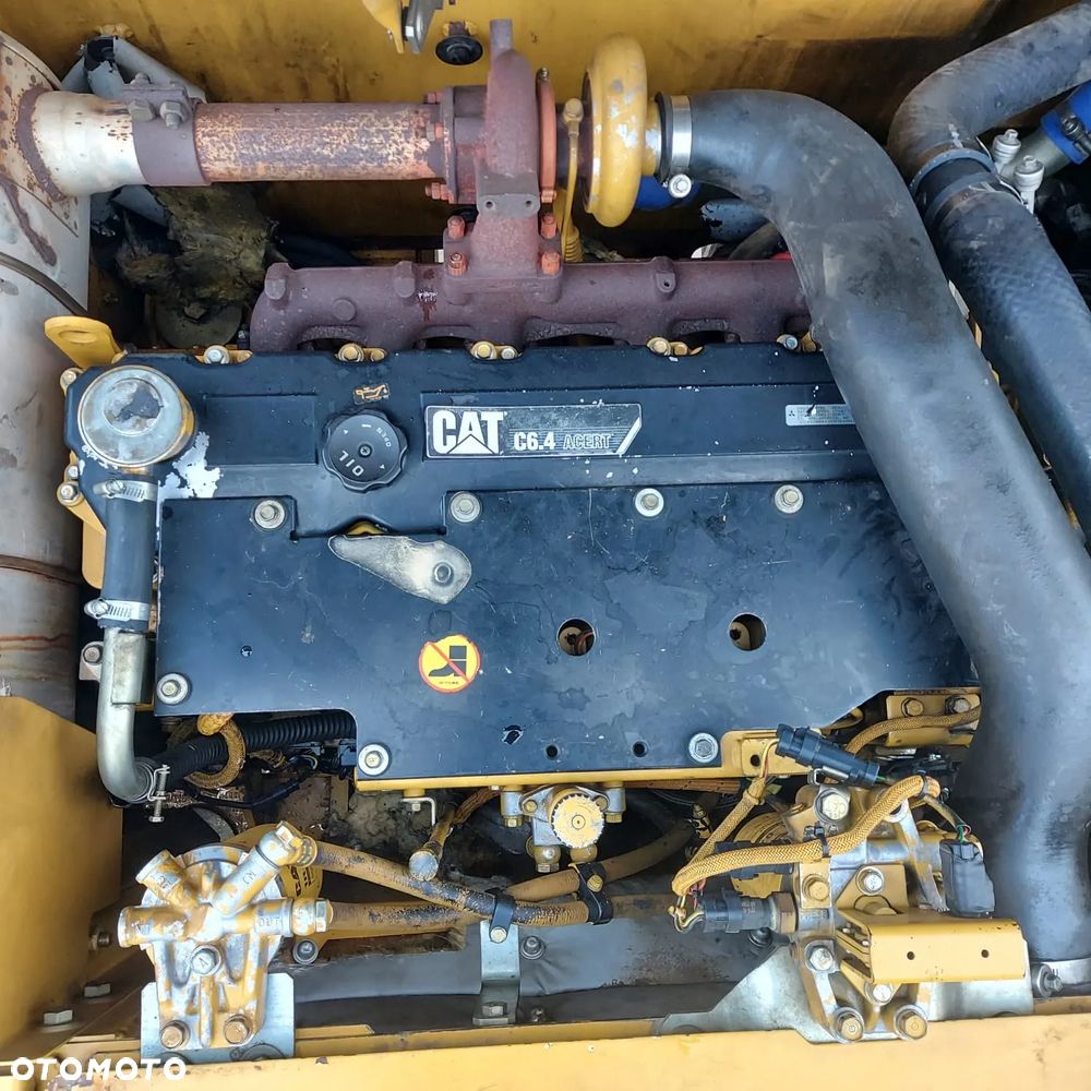 Caterpillar 323D - 17