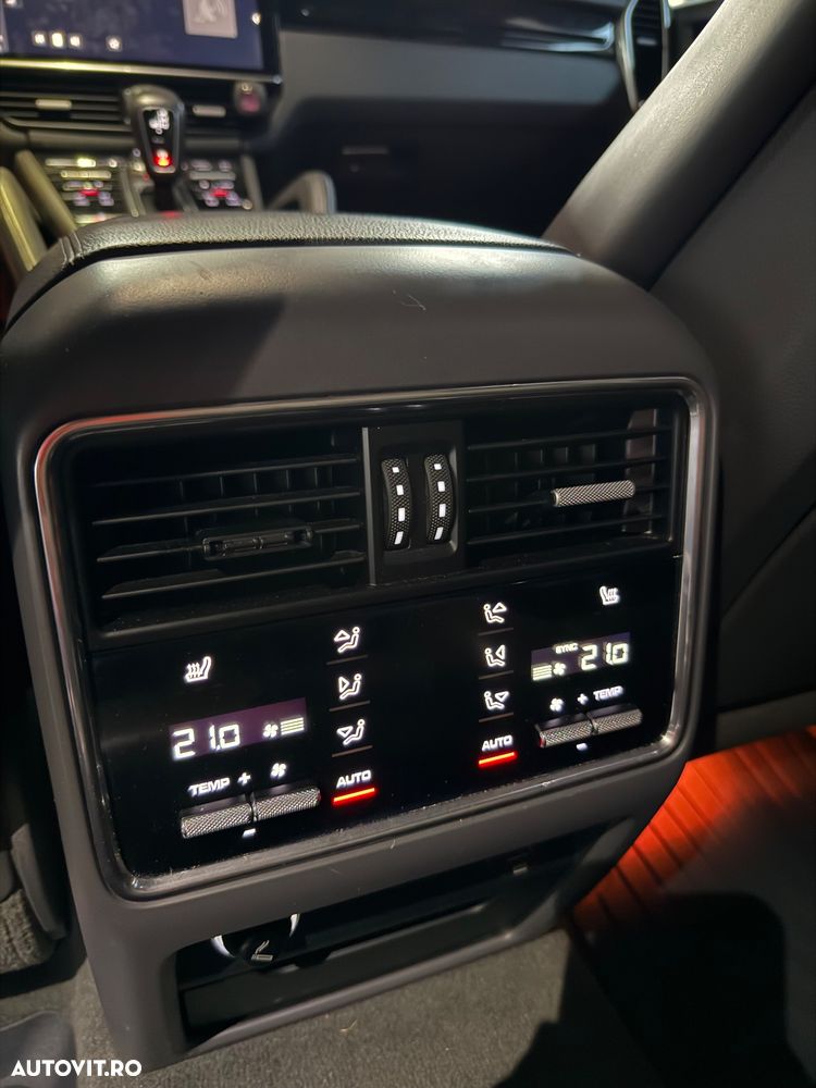 Porsche Cayenne - 26