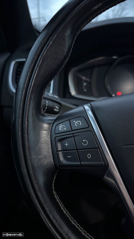 Volvo V60 D6 Plug-In-Hybrid AWD Geartronic Momentum - 10