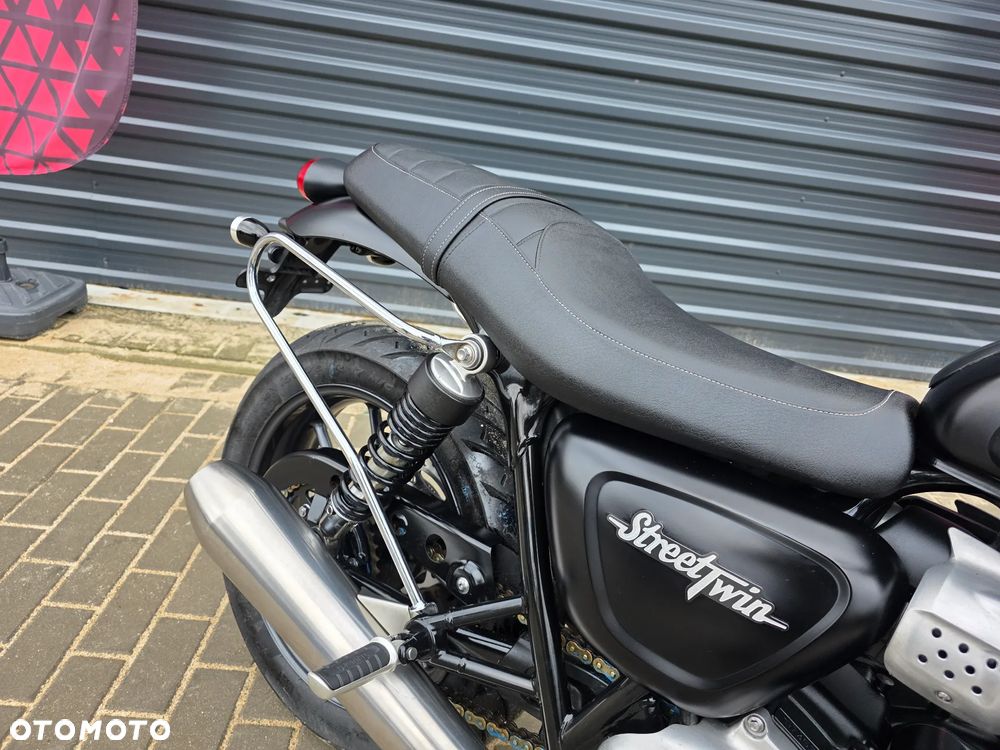 Triumph Street Twin - 11