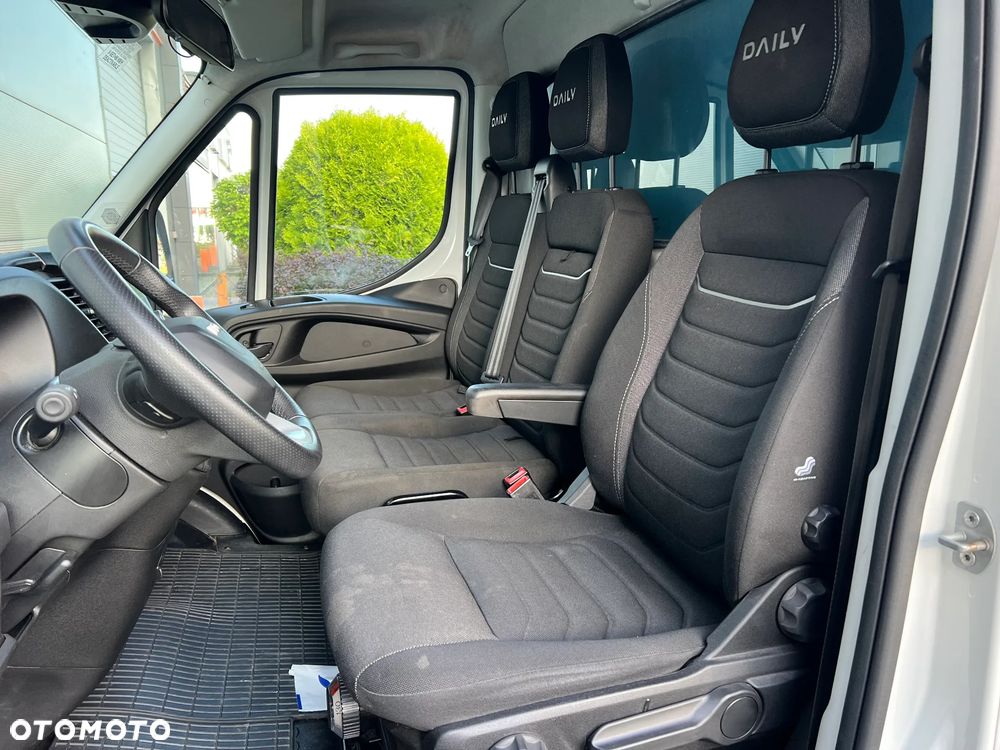 Iveco DAILY 35S18 HI-MATIC EURO 6 E PLANDEKA + WINDA 750 kg - 18
