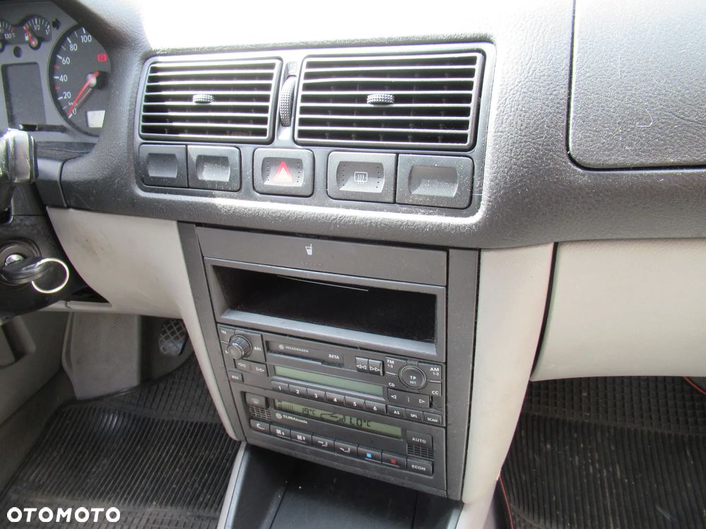 Volkswagen Golf 1.4 Comfortline - 24