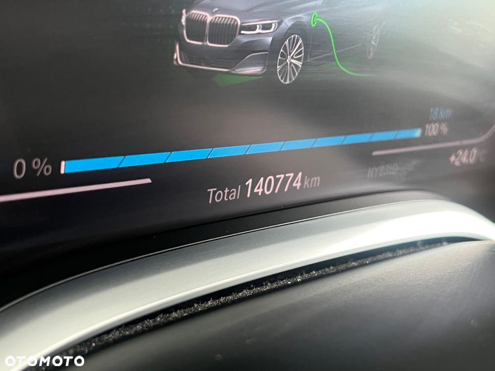 BMW Seria 7 745e - 4