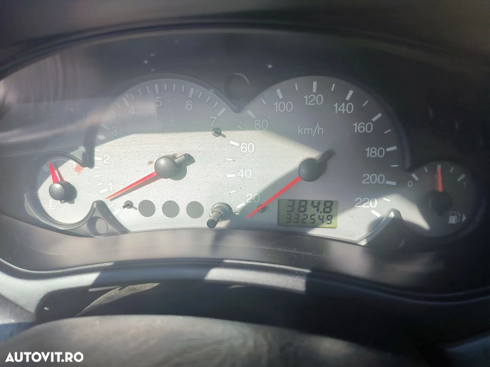 Ford Focus 1.8TDDI Ghia - 7