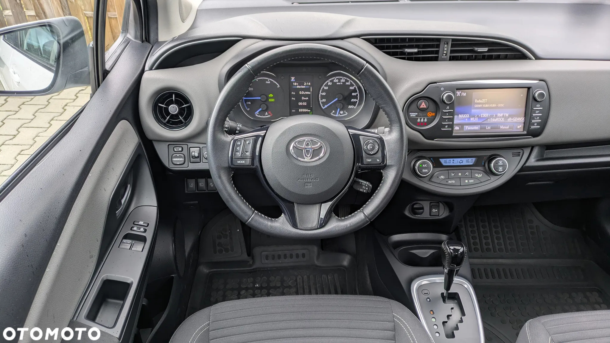 Toyota Yaris Hybrid 100 Premium - 11