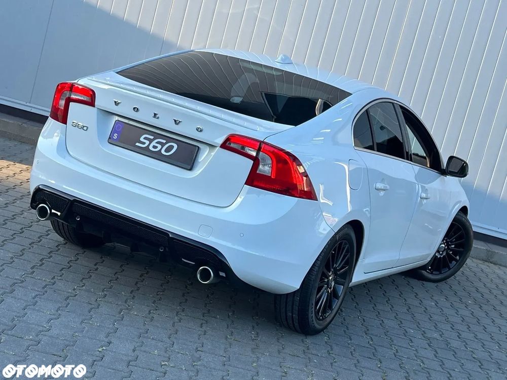 Volvo S60 2.0T Black Edition - 1