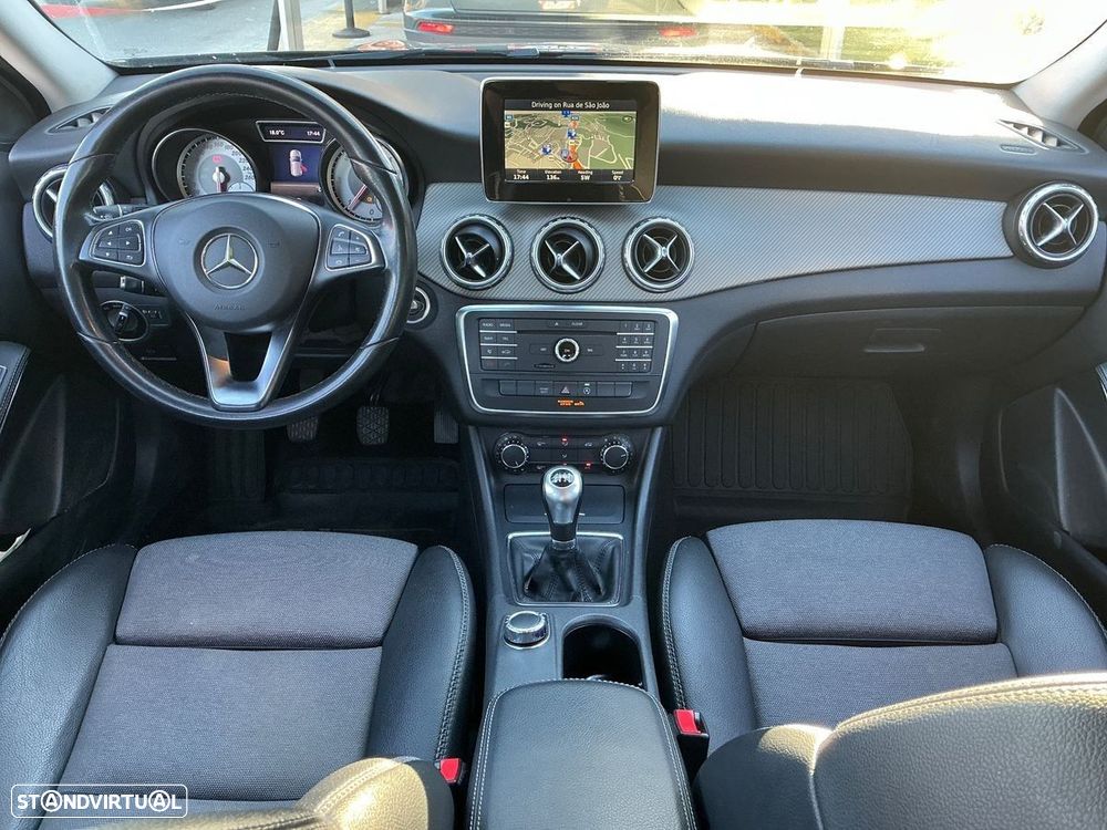 Mercedes-Benz GLA 180 - 4