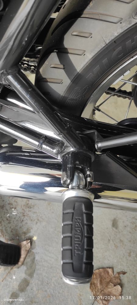 Triumph Bonneville - 20