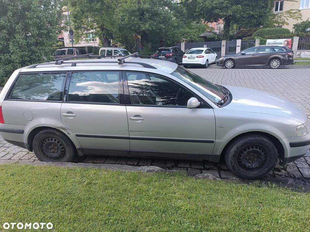 Volkswagen Passat 1.9 TDI Highline - 2