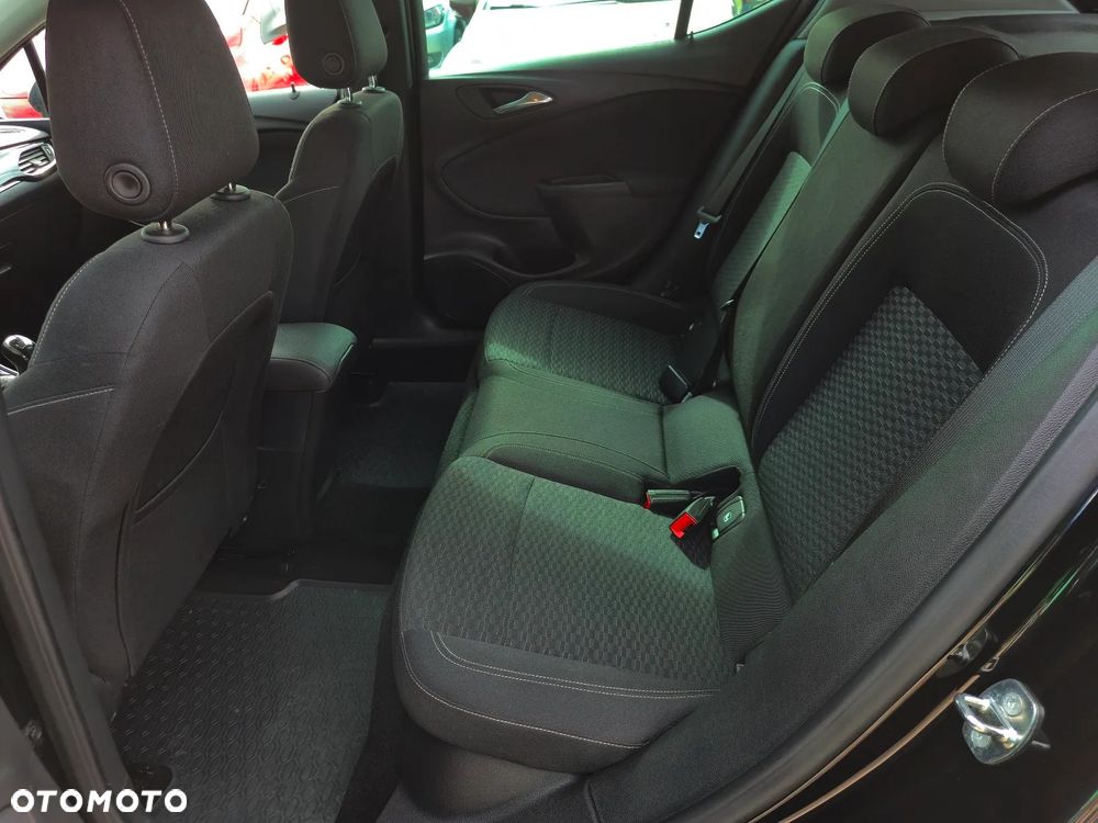 Opel Astra 1.4 Turbo Innovation - 19