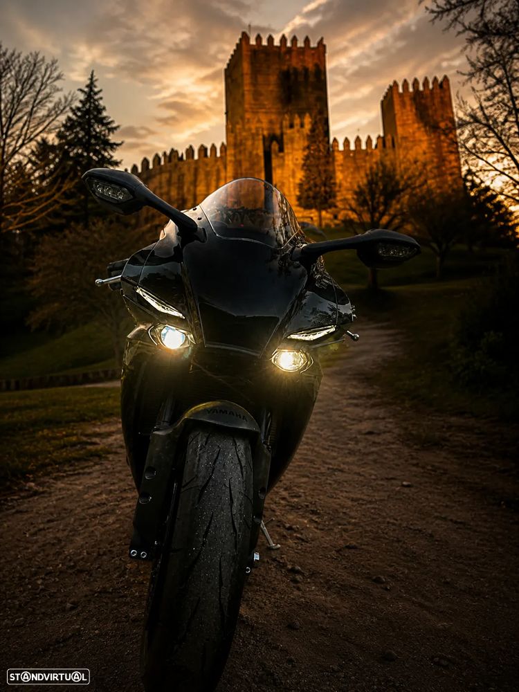 Yamaha YZF R1 - 1