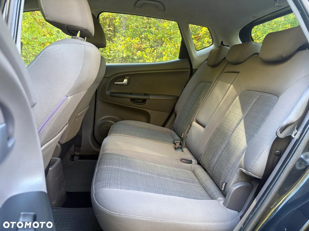 Kia Venga - 12