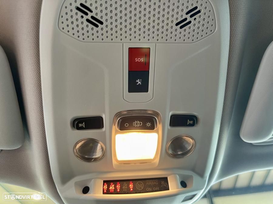 Peugeot 2008 1.2 PureTech Active Pack - 21