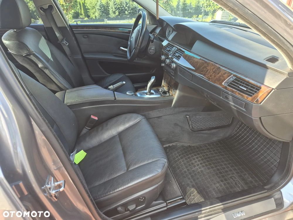 BMW Seria 5 540i - 7