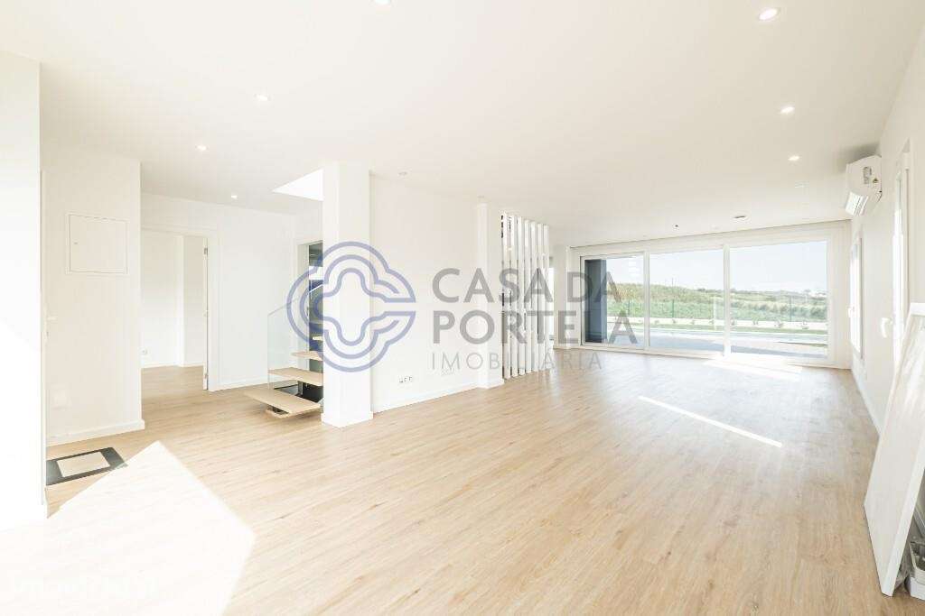 Moradia T4 com vista mar, piscina privada, 3 suítes e construção 2025. - Grande imagem: 4/55